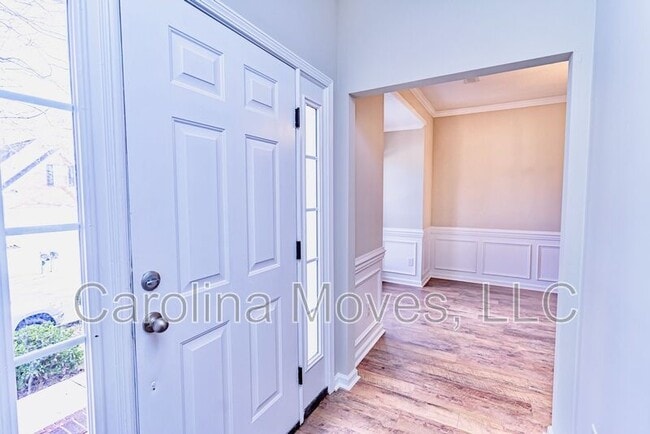 Photo - 211 Windsong Dr