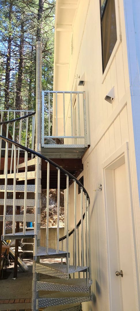 Photo - Newly renovated top floor apartment in Cas...