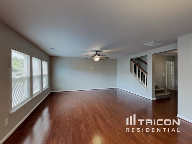 Photo - 11019 Kinnairds St