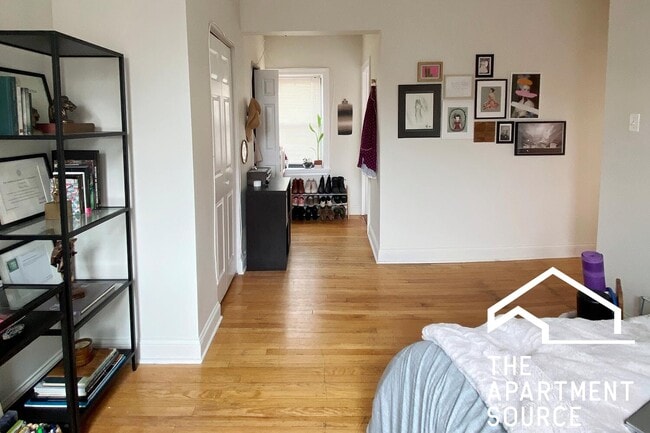 Building Photo - 837 W Cornelia Ave Unit 3S Rental