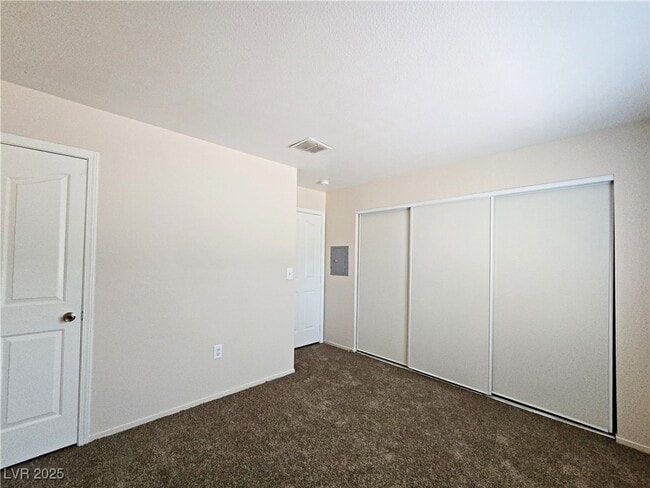 Building Photo - 8452 Boseck Dr Unit 106