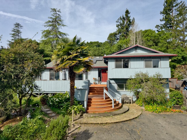Photo - 945 Midpine Way