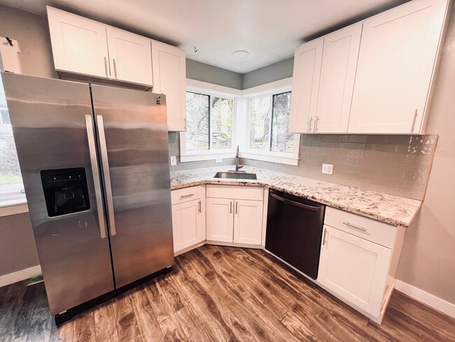 Kitchen - 1202 S Cloverdale St