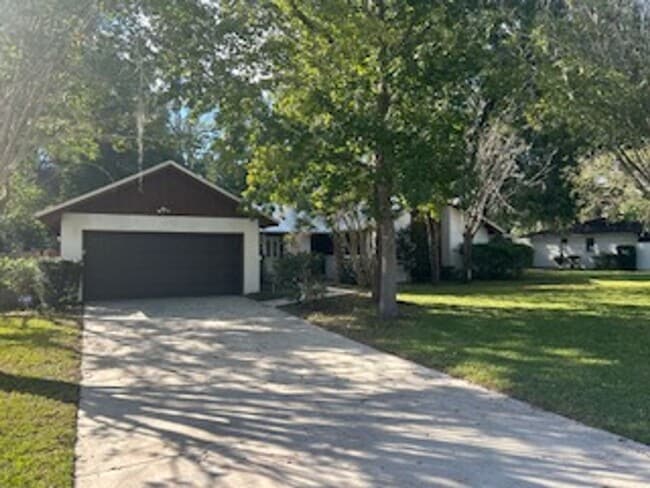Building Photo - Spacious 3-Bedroom Home with Fenced Yard &...