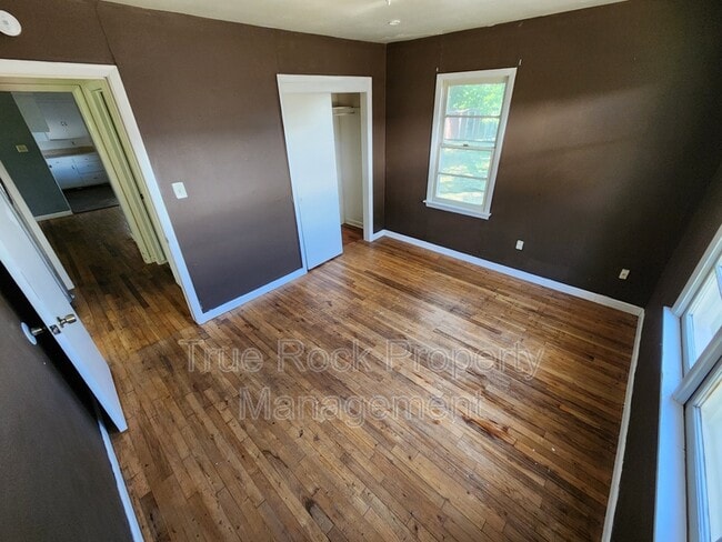 Photo - 806 W 8th St