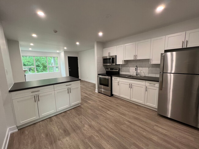 Building Photo - Newly renovated 2 bedroom 1 bath Unit 01