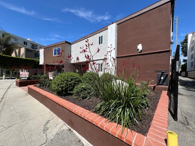 Arch Sunset Apartments