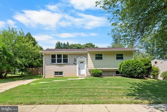 Building Photo - 10422 Floral Dr Rental