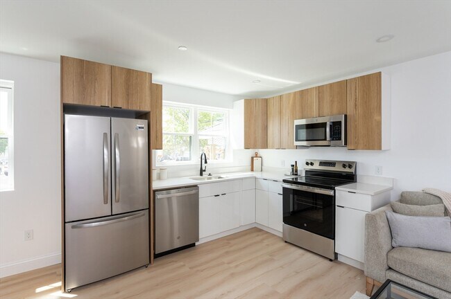 Photo - 7 Kenoza Ave Unidad 101