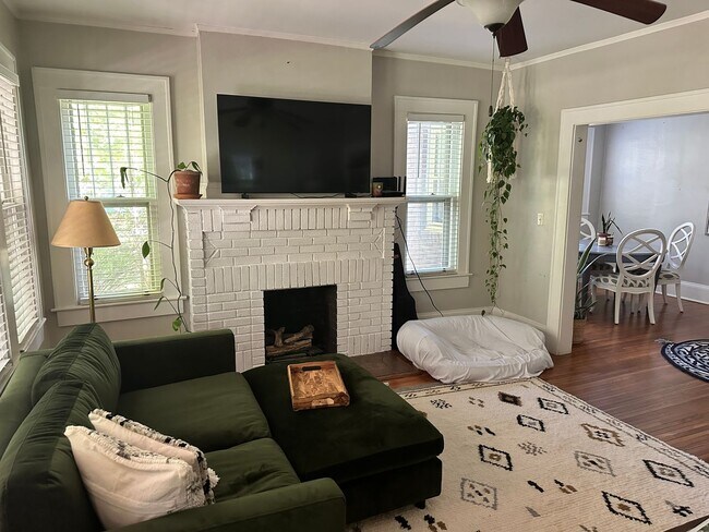 Building Photo - Adorable Home in Historic Wesley Heights!!