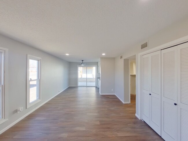 Photo - 254 N Acadia St