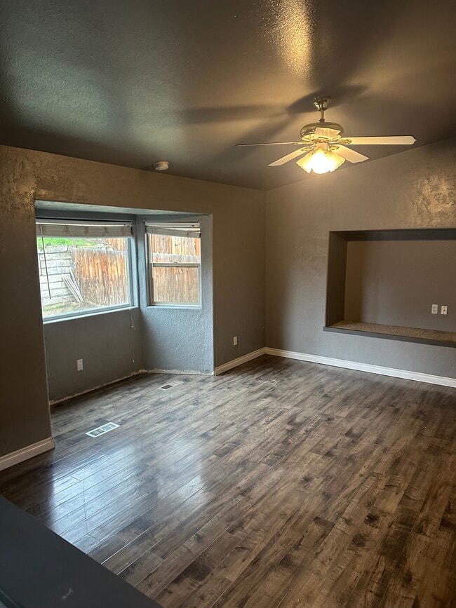 Photo - 524 Silcott Ct