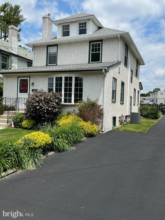 Building Photo - 2317 Jenkintown Rd Rental