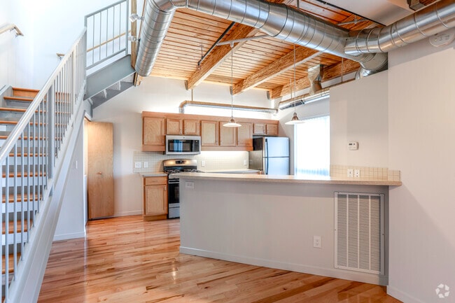 1BR Loft Terrace- 769 SF