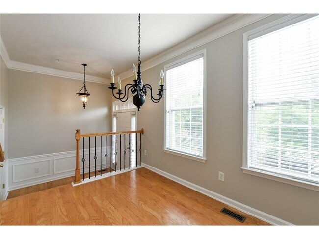 Photo - 428 Tioram Ln SE