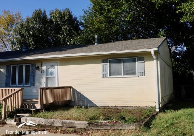 Building Photo - 2013/2015 Shirley Unit 2015 Shirley Ln.