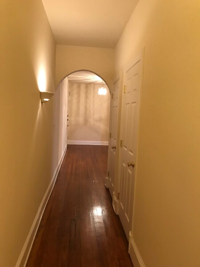 Hall way - 1627 Lamont St NW Unidad 1