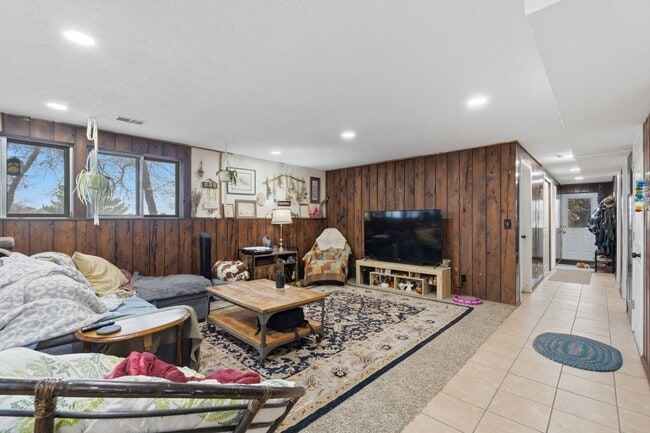 Photo - 4050 Taylor Ave Unit B