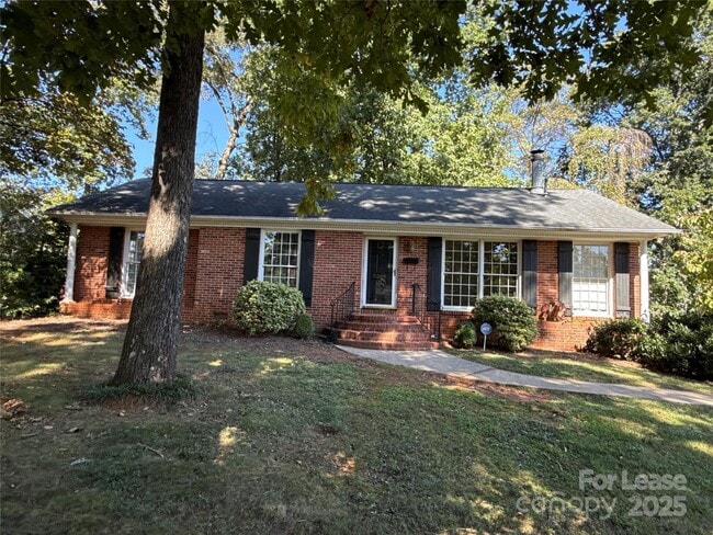 Building Photo - 2209 Stonewood Dr