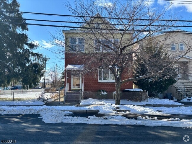 Building Photo - 103 Shaw St Rental