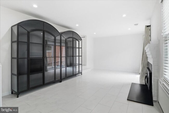 Photo - 5118 Woodmire Ln