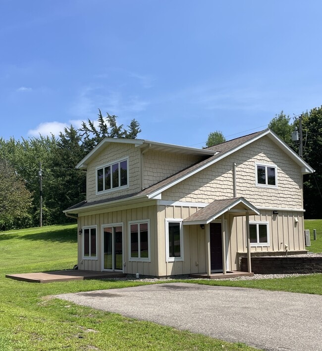 Building Photo - 28690 W Lake Dr Rental