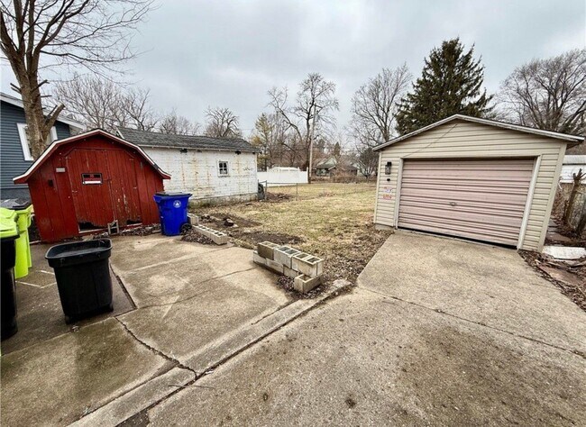 Photo - 644 W Division St