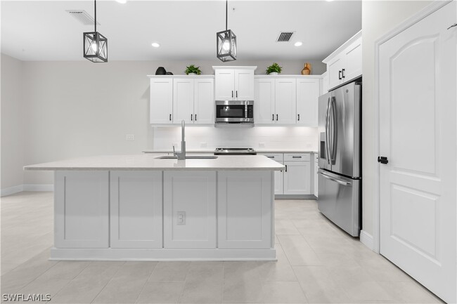 Building Photo - 6947 Avalon Cir Unit 1907