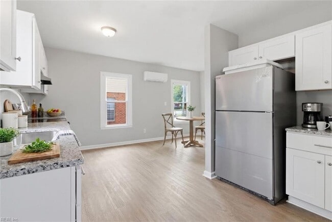 Photo - 1442 W 41st St