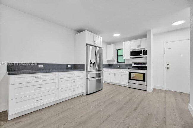 Photo - 1530 SW 2nd St Unit 301