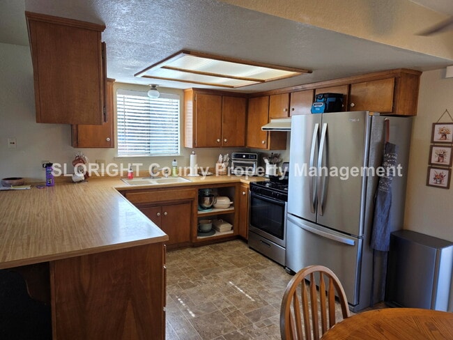 Photo - AVAILABLE MARCH - Charming Home with Private Yard in Atascadero - 2 Bed / 1 Bath Unidad B