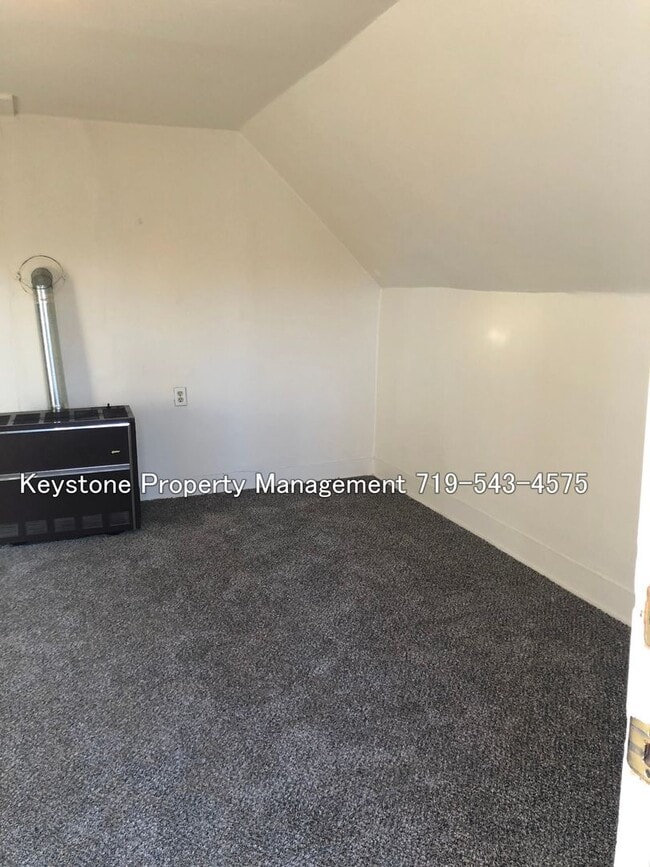 Photo - ALL UTILITIES INCLUDED! Upstairs -  1 Bed/1 Bath Apartment with $375 Off Move In Special!  $750/$750 Unit 4