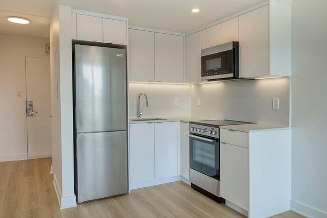 Building Photo - 1975 Maisonneuve Blvd W Unit 1505