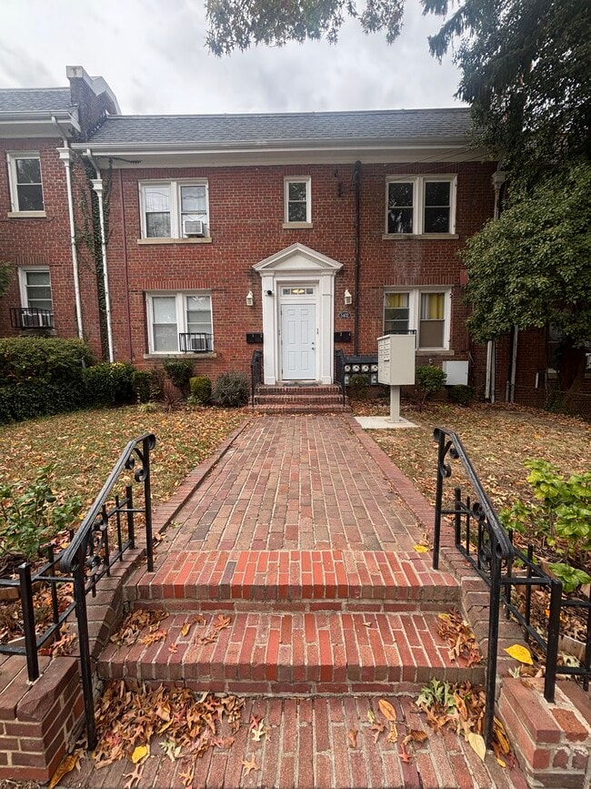 Building Photo - 5402 3rd St NW Unit 4