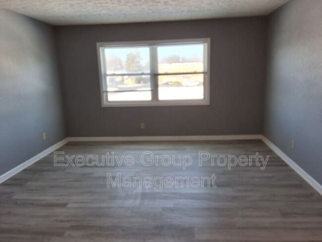 Photo - 365 Elmwood Dr