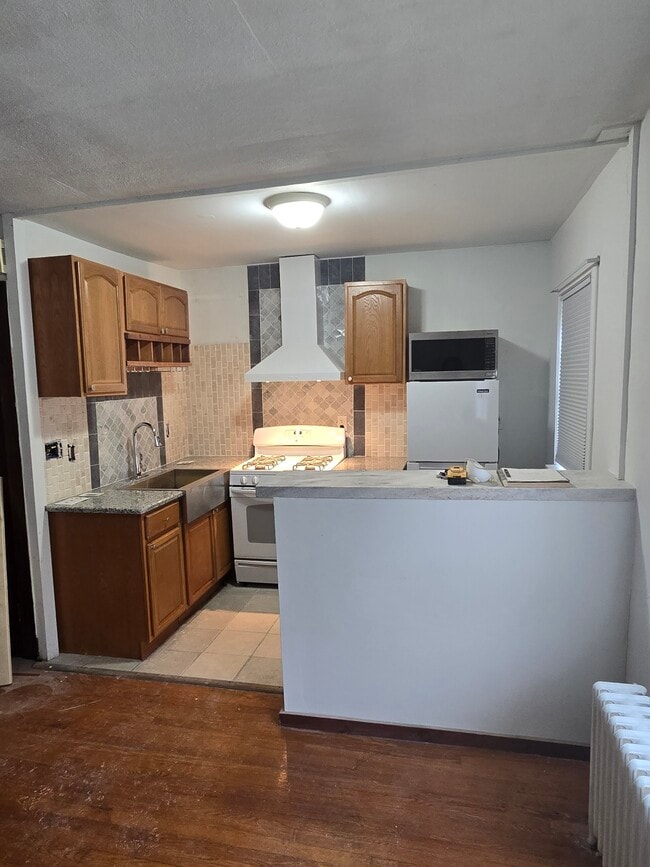 Building Photo - 798 Lancaster St Unit 4