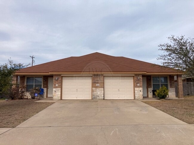 Building Photo - 1303 Cinch Dr Rental