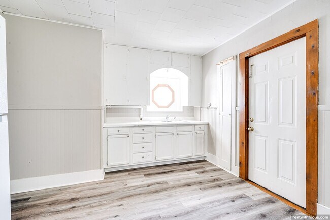 Photo - 136 E Johnson St Unidad 136