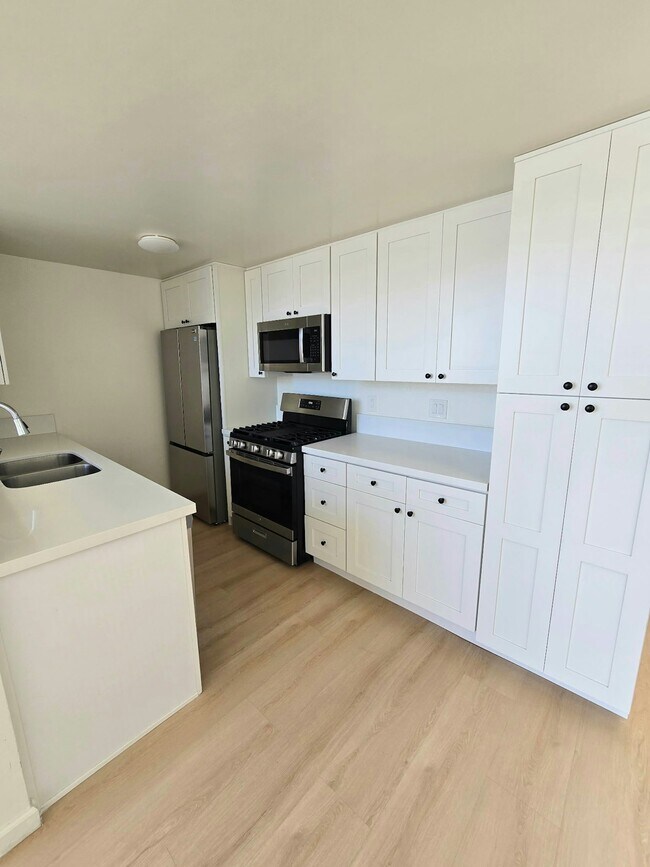 3062 W. Fourth Street, Unit 308