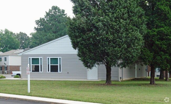 Photo - Laurel Woods