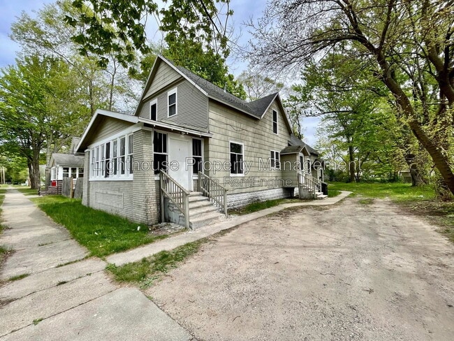 Building Photo - 441 White Ave Unit 3