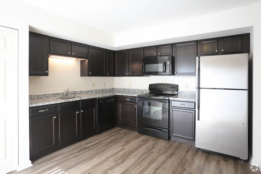 Chesterfield Village Townhomes For Rent in Chesterfield, MO