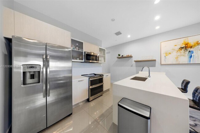Photo - 1025 NE 18th Ave Unit 104