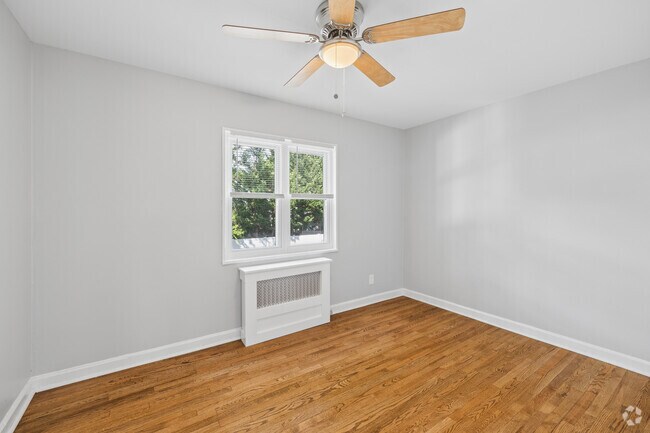 2BR, 1BA - 714SF - Second Bedroom