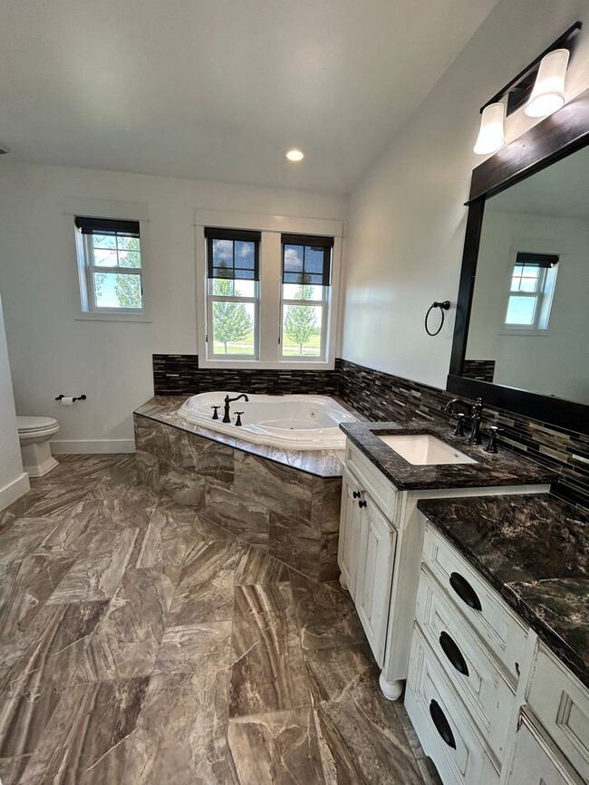 Photo - Stunning luxury rental!