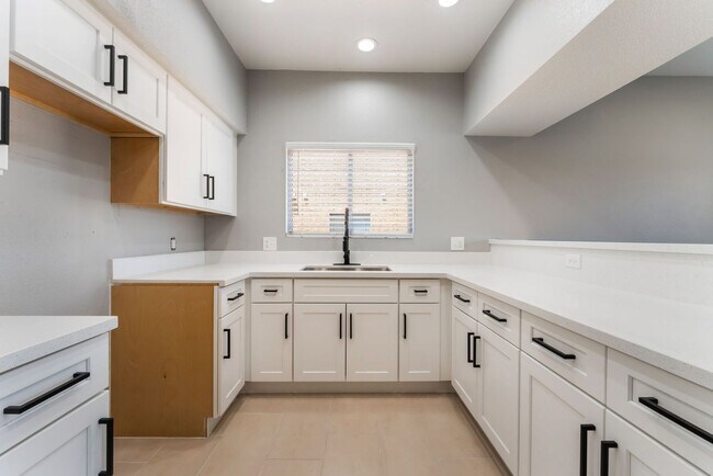 Photo - 5689 E Lake Mead Blvd Unit 5689 E Lake Mead Blvd #2