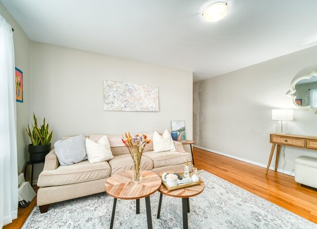 Photo - 1066-1066 Tower Rd Unité 7