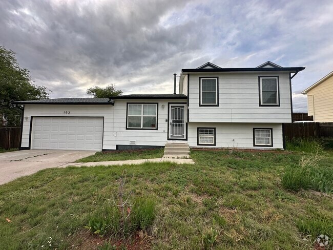 Building Photo - 102 Comanche Ct Rental