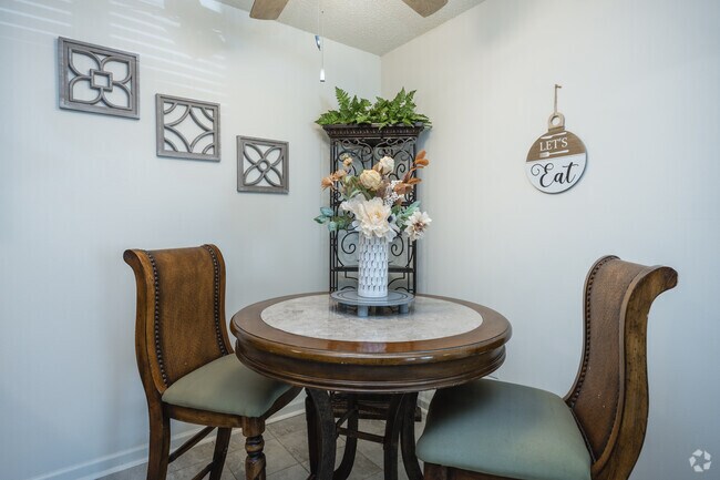 2BR, 2BA - 1004SF - Dining Room