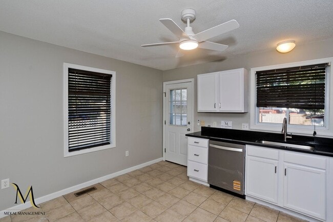 Photo - 581-583 Armory Street Unit 583 Armory Street